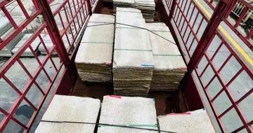 乌鲁木齐 黄金麻花岗岩荔枝面，光面毛板装车完成