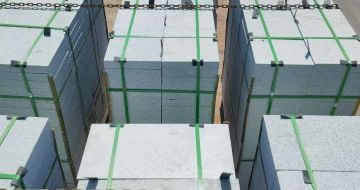 乌鲁木齐 芝麻白花岗岩5公分地铺石 花岗岩厂家工厂装车日常