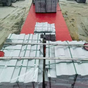 乌鲁木齐 芝麻白仿形加直形路沿石出货日常