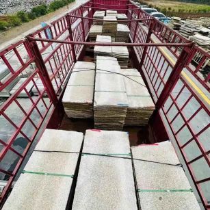 乌鲁木齐 黄金麻花岗岩荔枝面，光面毛板装车完成