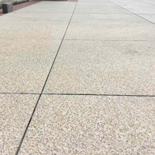 乌鲁木齐 黄金麻花岗岩石板材荔枝面地面铺装效果
