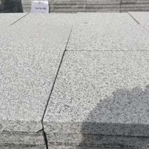 乌鲁木齐 白麻花岗岩石材推荐 荔枝面地铺石