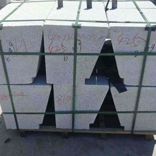 乌鲁木齐 芝麻白异形坐凳，石凳