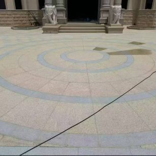 乌鲁木齐 黄金麻芝麻灰花岗岩石材地铺拼接效果