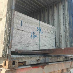 乌鲁木齐 芝麻白花岗岩石材3.0公分光面毛板装柜出货