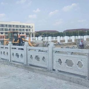 乌鲁木齐 白麻花岗岩荔枝面河道栏杆