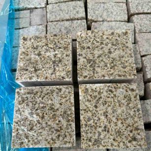 乌鲁木齐 黄金麻花岗岩自然面小方块，弹石，马蹄石等