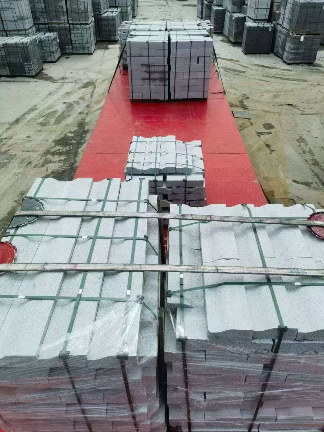 乌鲁木齐 芝麻白仿形加直形路沿石出货日常