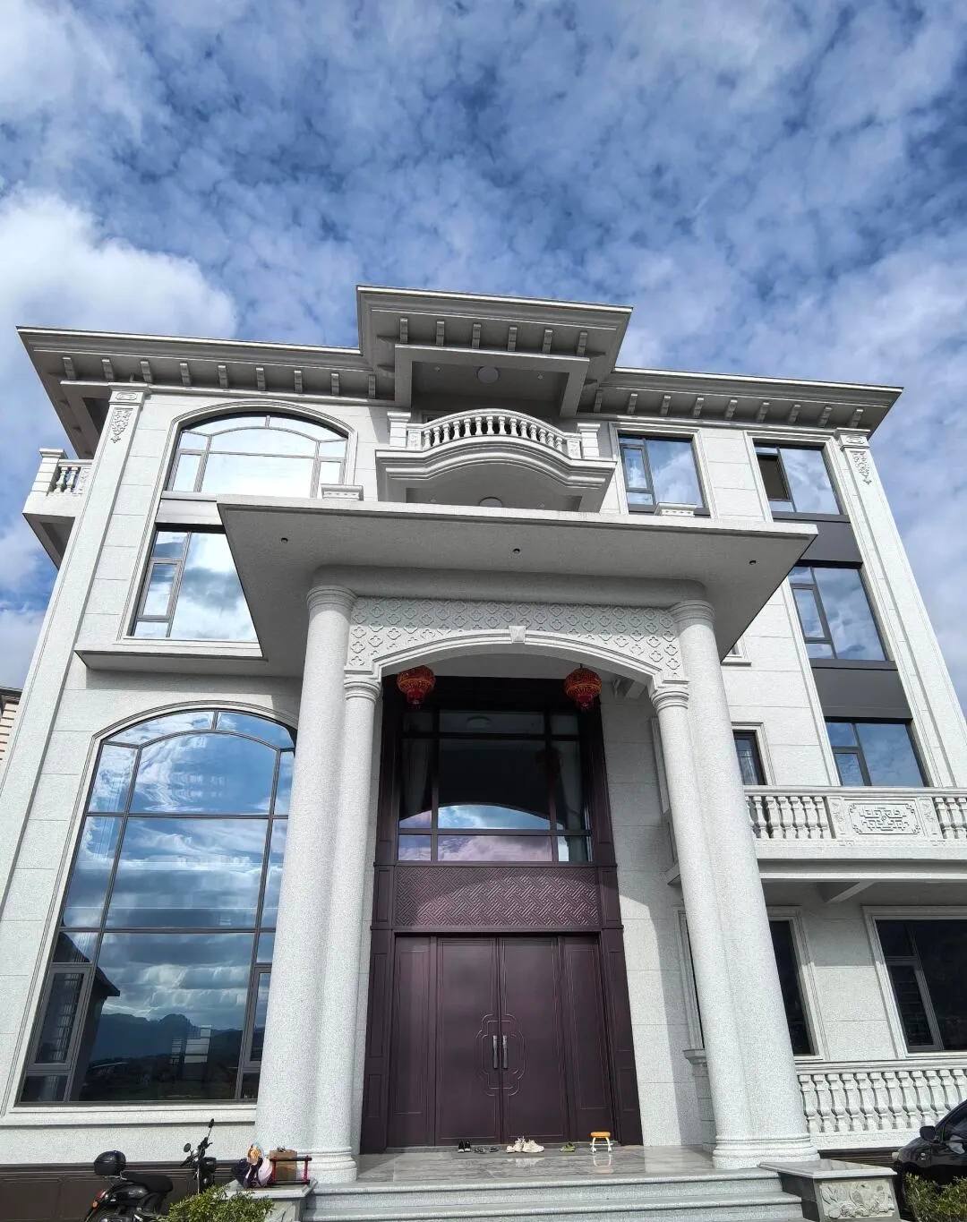 乌鲁木齐白麻别墅外墙干挂石材效果示例