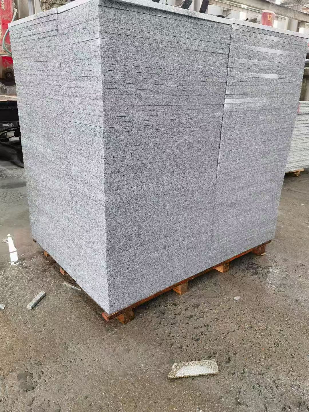 乌鲁木齐 芝麻白火烧面1.8厚300*600地铺石，尺寸标准，厚薄均匀