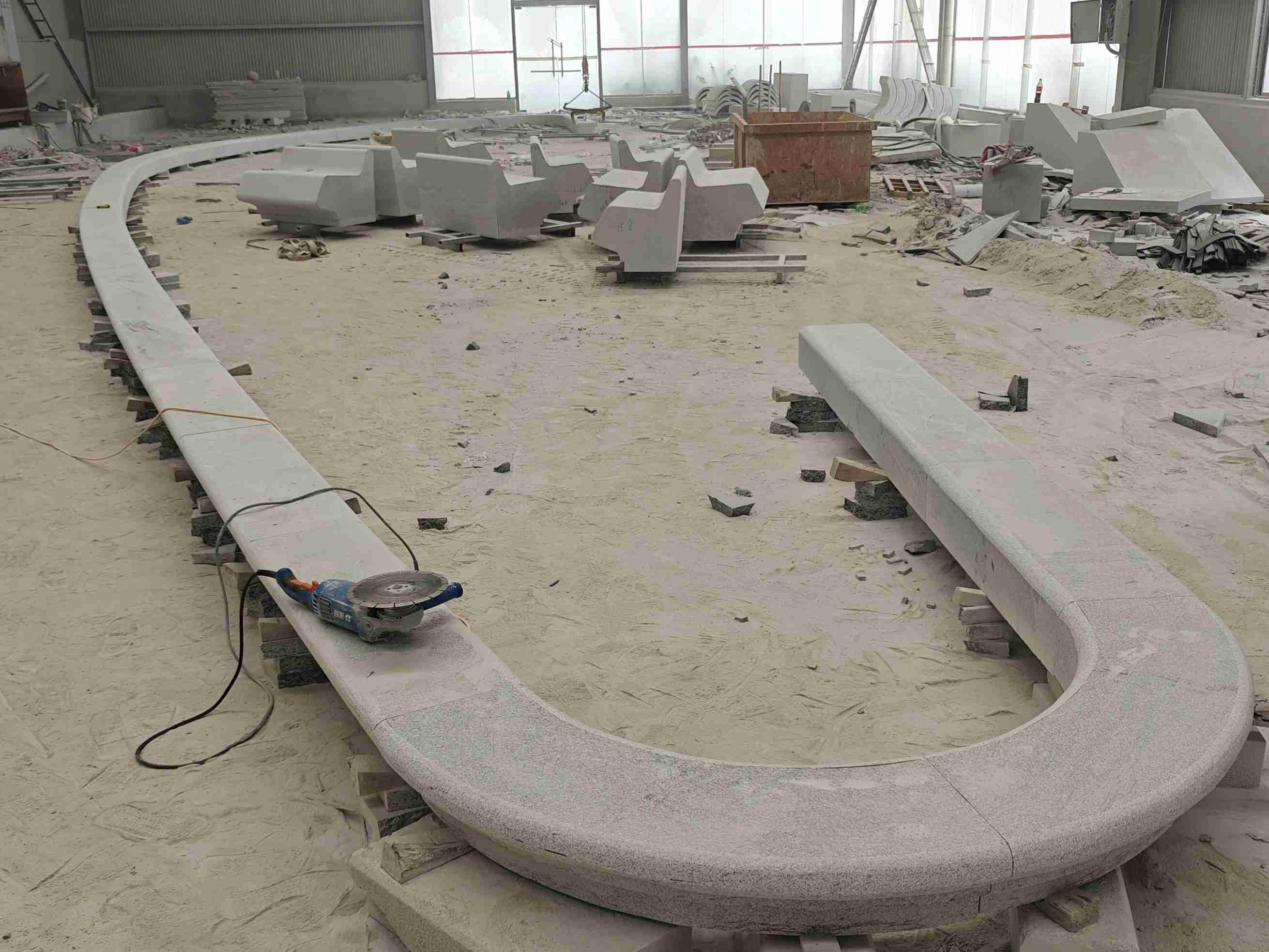 乌鲁木齐 芝麻白花岗岩弧形花坛石，坐凳石