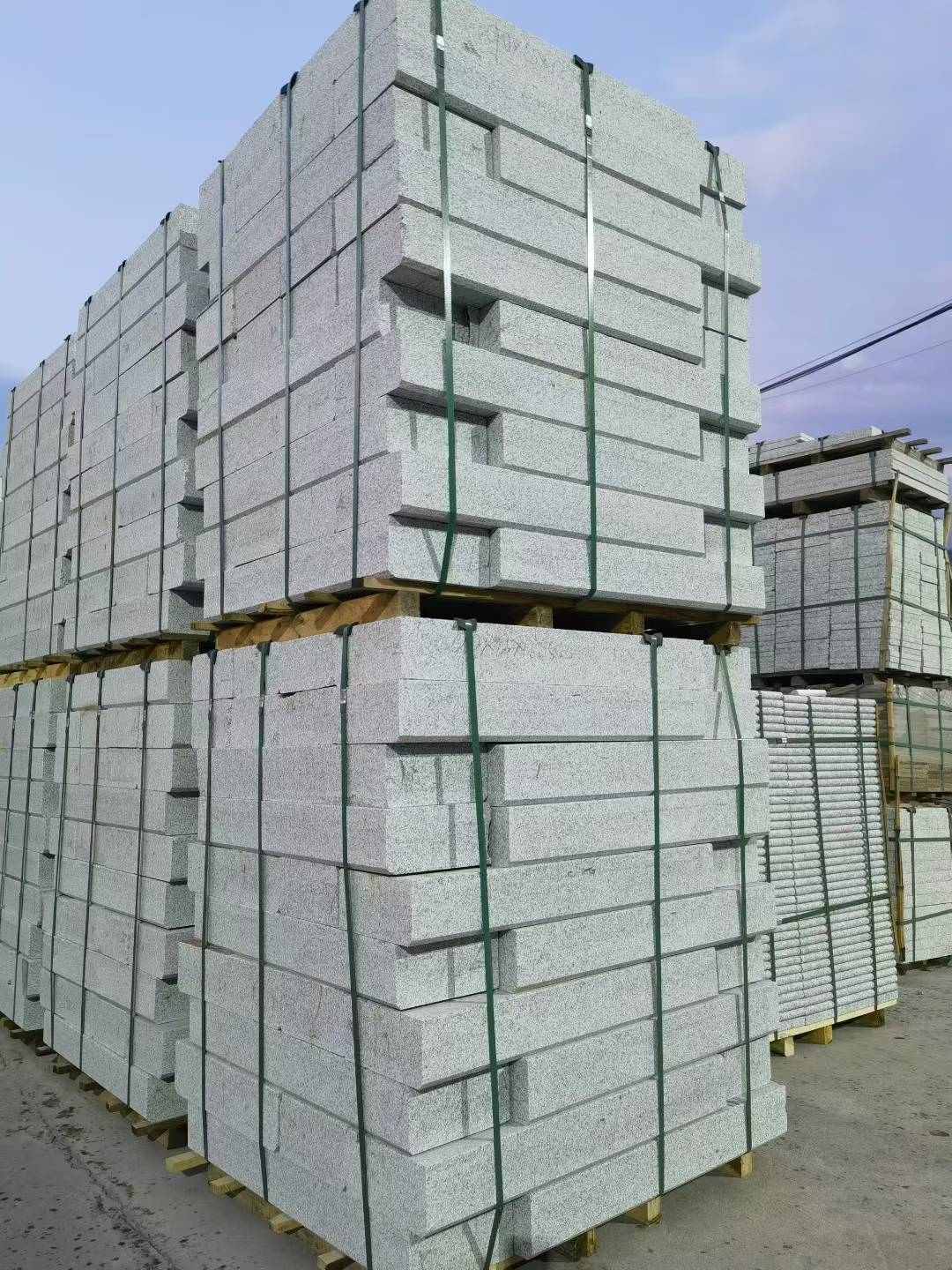 乌鲁木齐 芝麻白花岗岩路沿石，路缘石，路肩石，道牙，立缘石，马路牙子，街沿石，侧石等