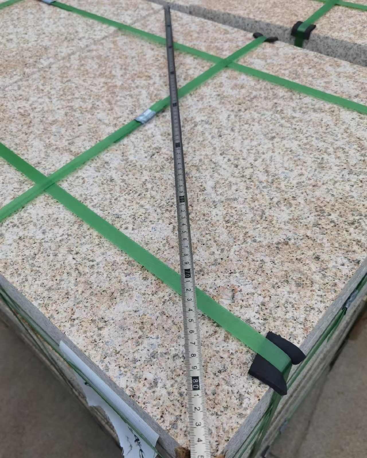 乌鲁木齐 黄金麻火烧面地铺石