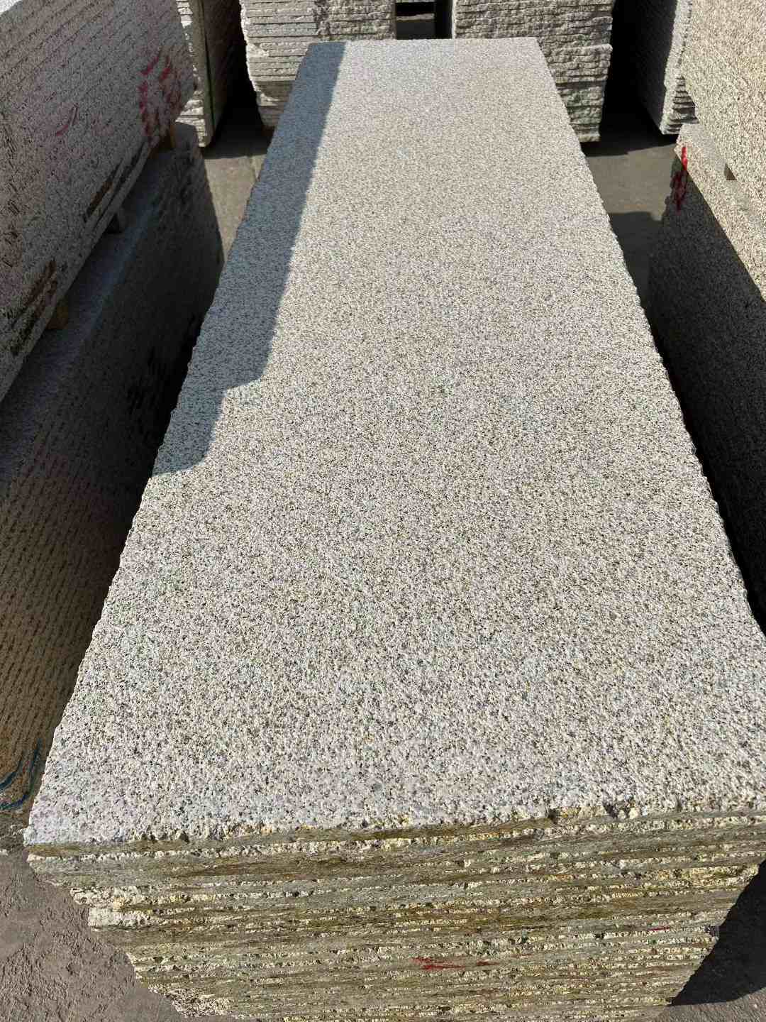 乌鲁木齐 黄金麻花岗岩荔枝面毛板，半成品