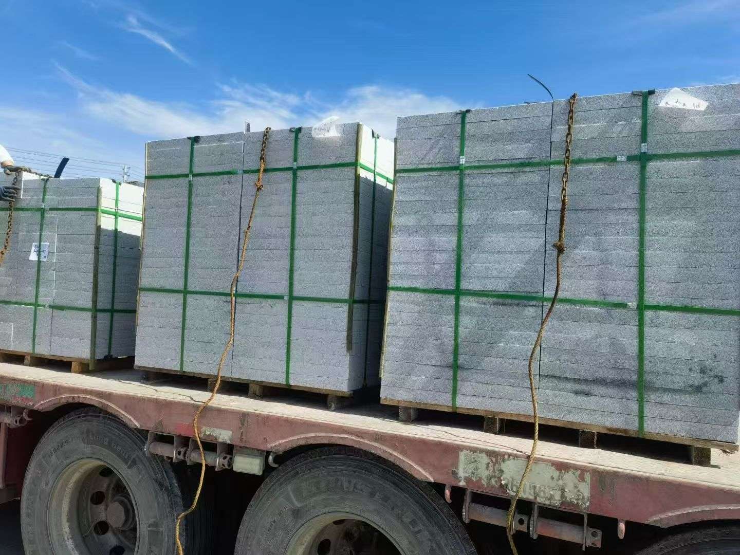 乌鲁木齐 芝麻白花岗岩地铺石装车日常