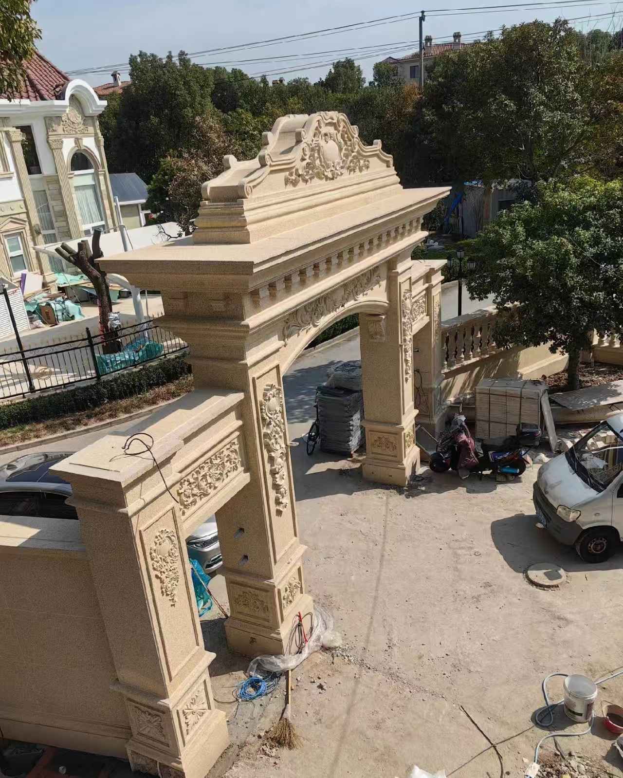 乌鲁木齐 黄金麻荔枝面花岗岩别墅门楼