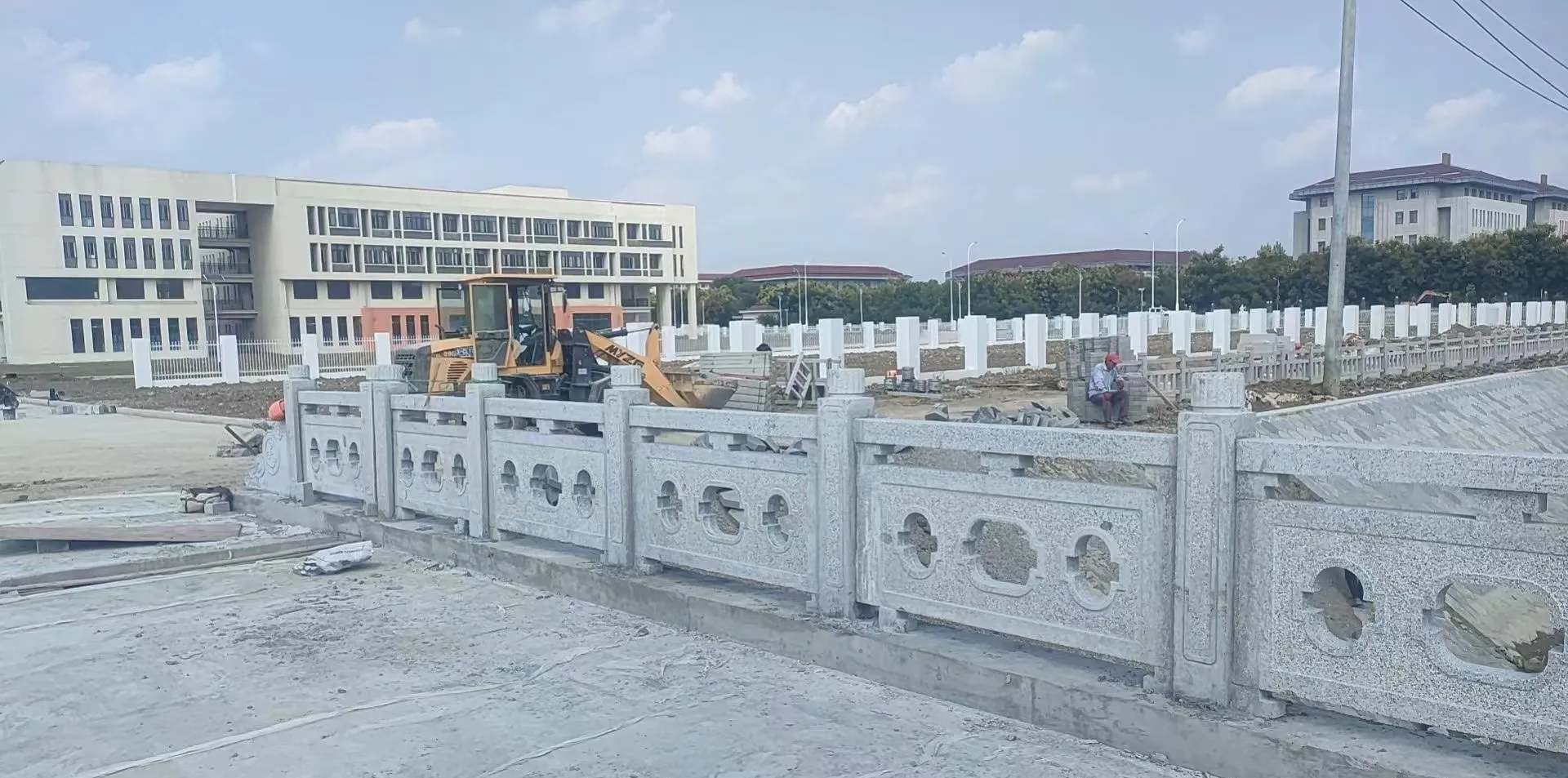 乌鲁木齐 白麻花岗岩荔枝面河道栏杆