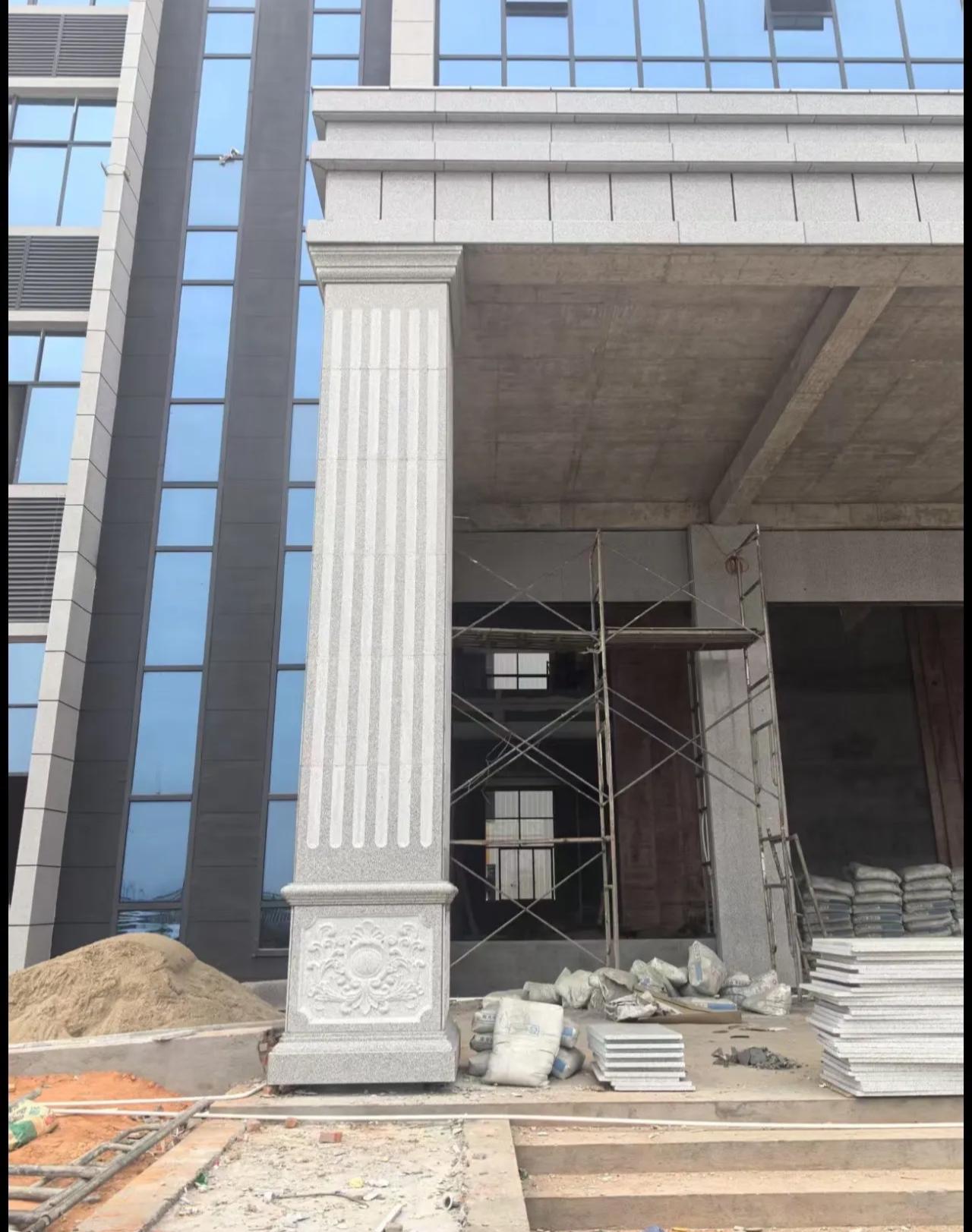 乌鲁木齐 芝麻白光面花岗岩门楼大柱（罗马柱）配雕花底座