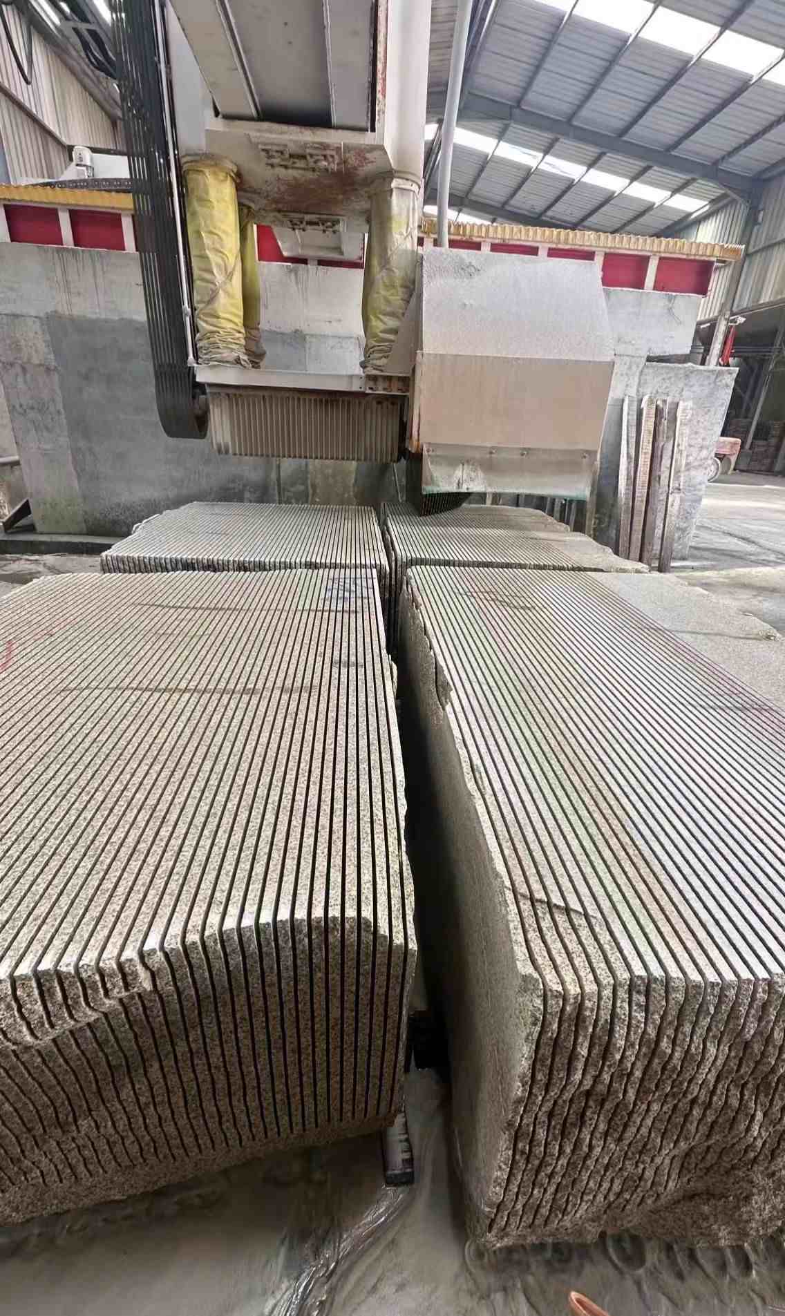 乌鲁木齐 车间生产日常，黄金麻白麻花岗岩