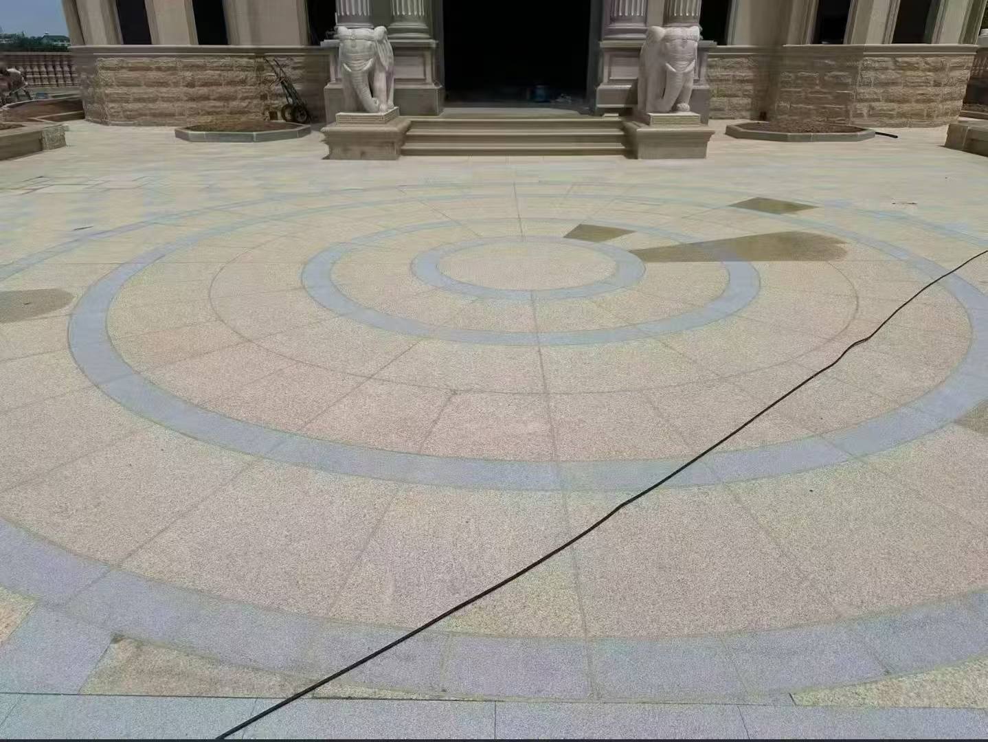 乌鲁木齐 黄金麻芝麻灰花岗岩石材地铺拼接效果