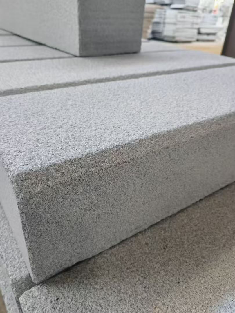 乌鲁木齐 芝麻灰荔枝面路沿石