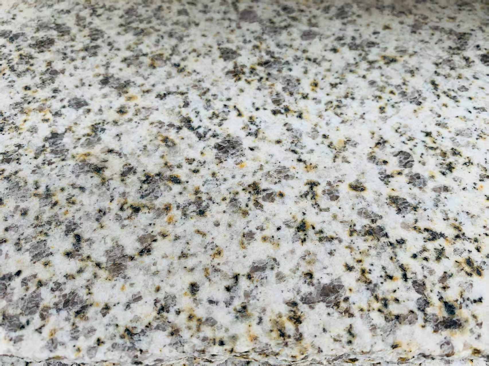 乌鲁木齐 黄金麻花岗岩石材浅黄光面