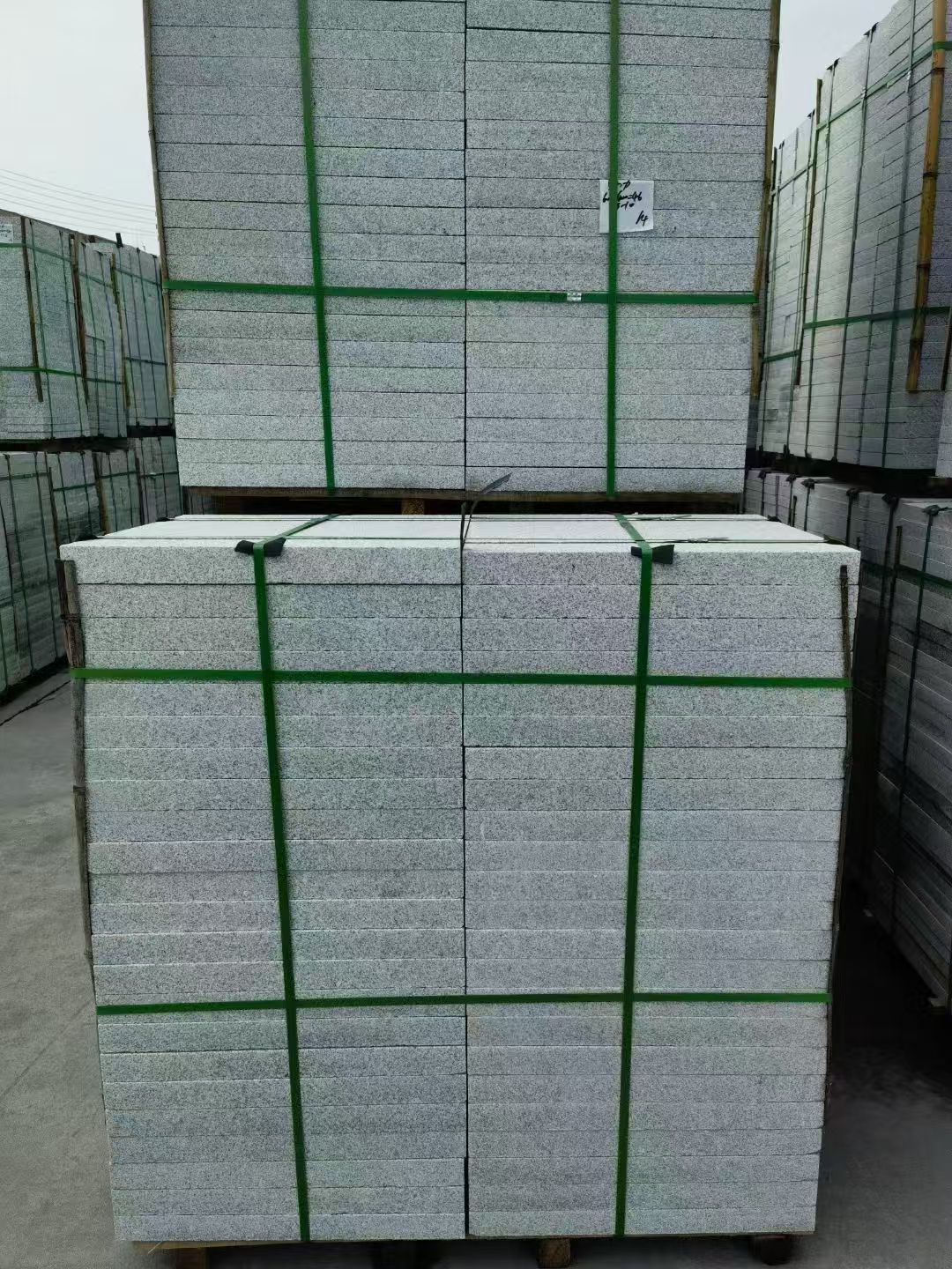 乌鲁木齐 芝麻白火烧，园林广场市政工程地铺石，1.8~5.0厚均有现货