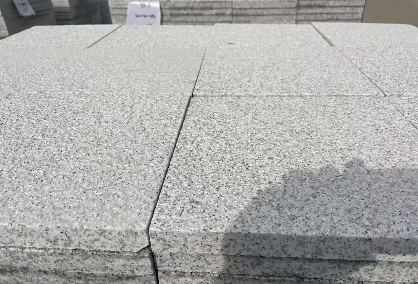 乌鲁木齐 白麻花岗岩石材推荐 荔枝面地铺石