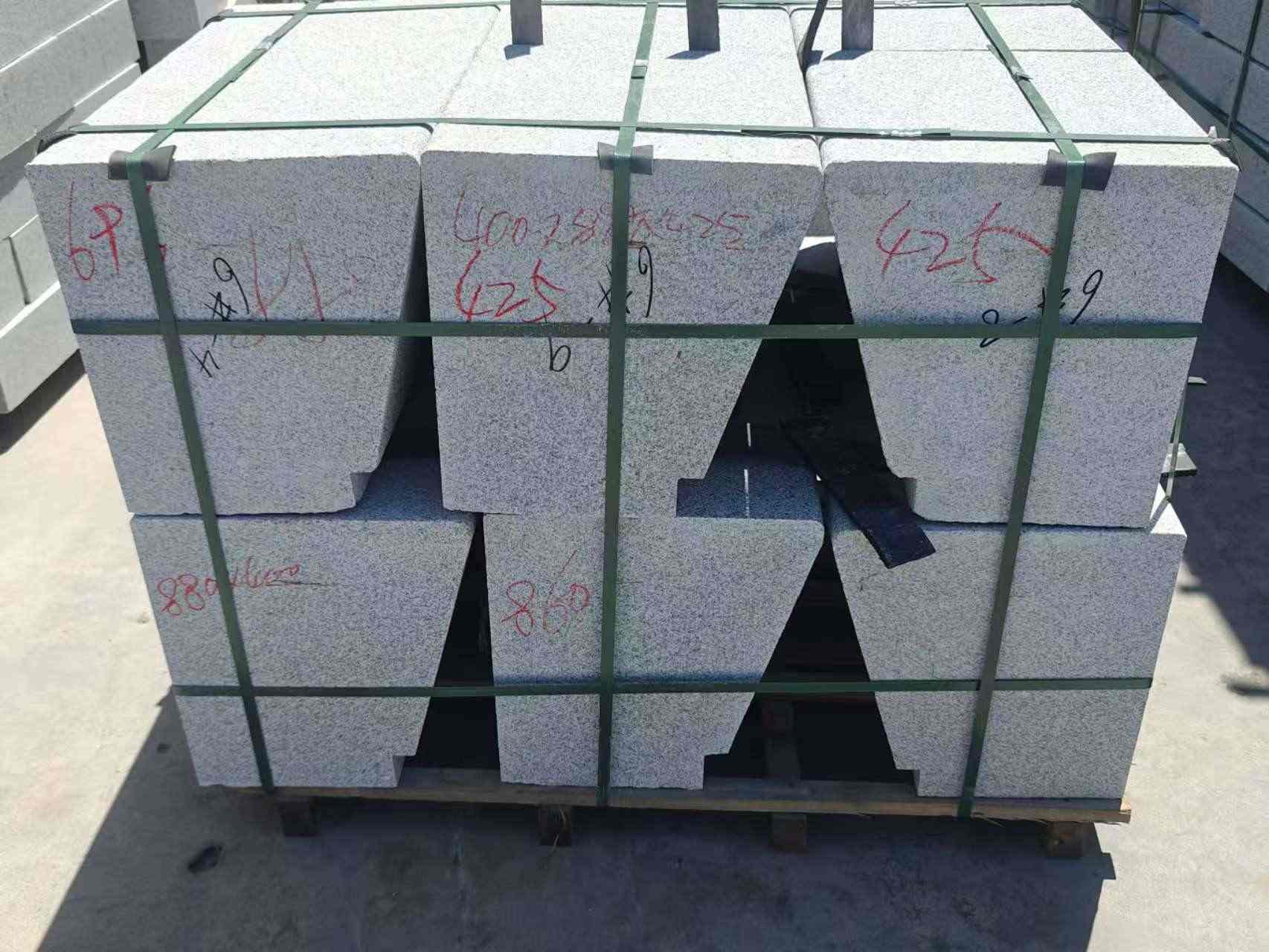 乌鲁木齐 芝麻白异形坐凳，石凳