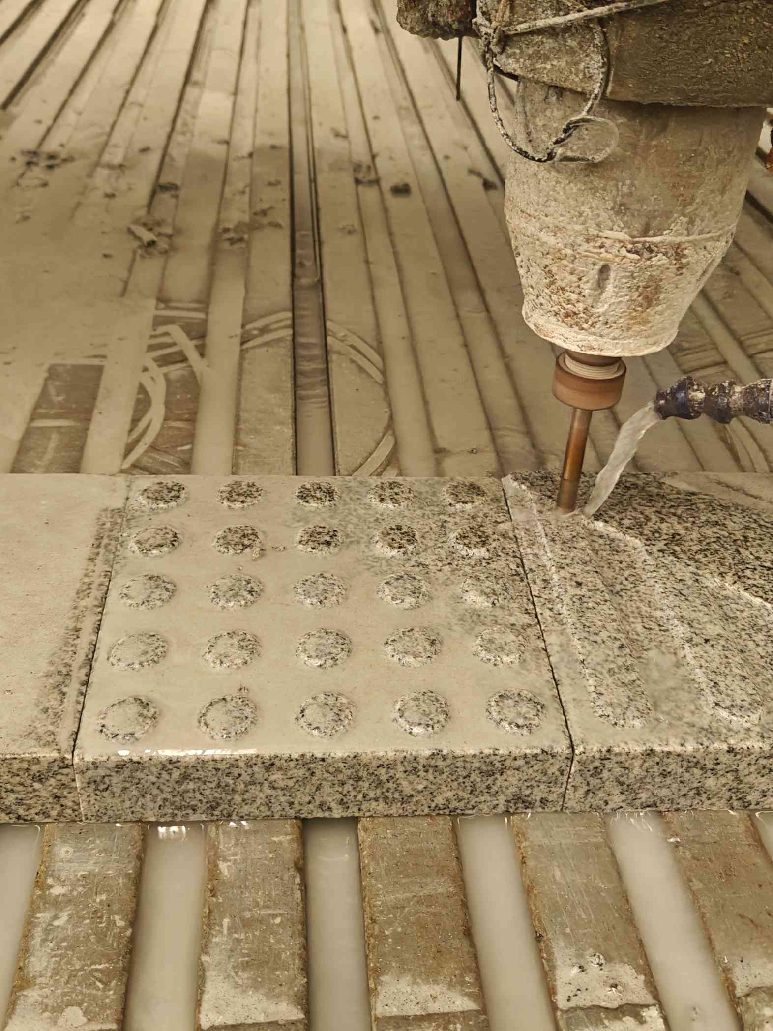 乌鲁木齐 芝麻白花岗岩石材盲人石、盲道石、盲点石