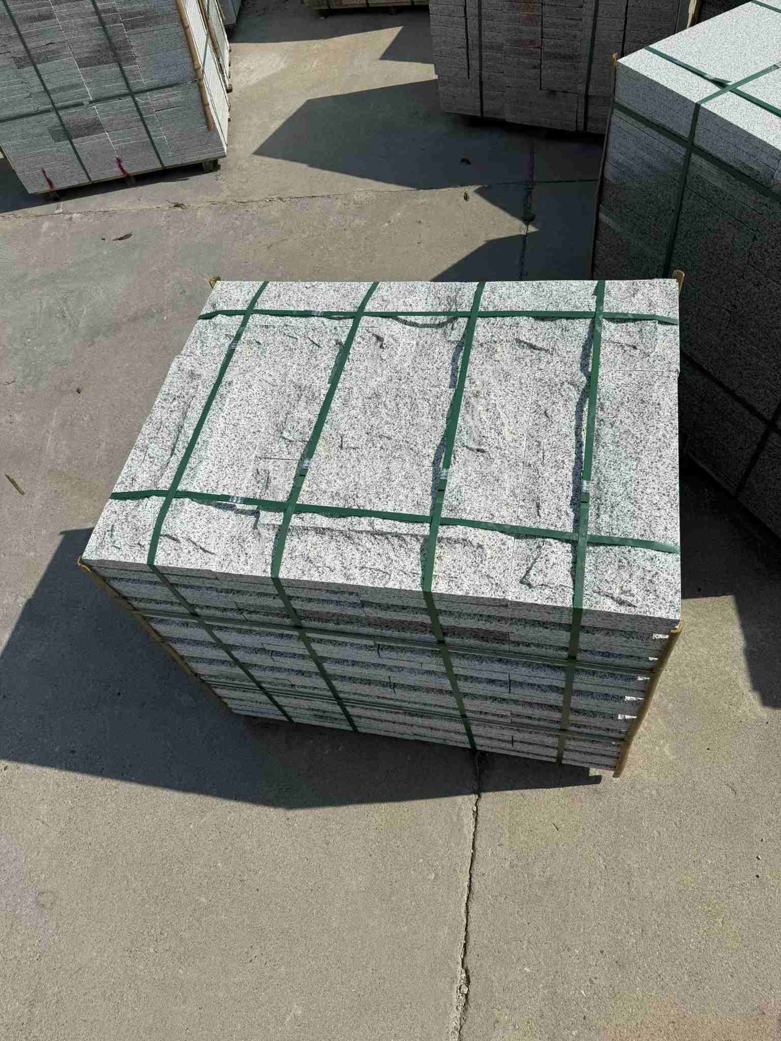 乌鲁木齐 白麻花岗岩石材自然面蘑菇石成品