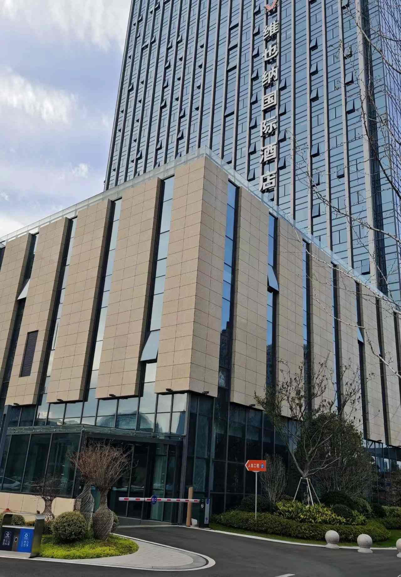 乌鲁木齐 黄金麻花岗岩外墙干挂