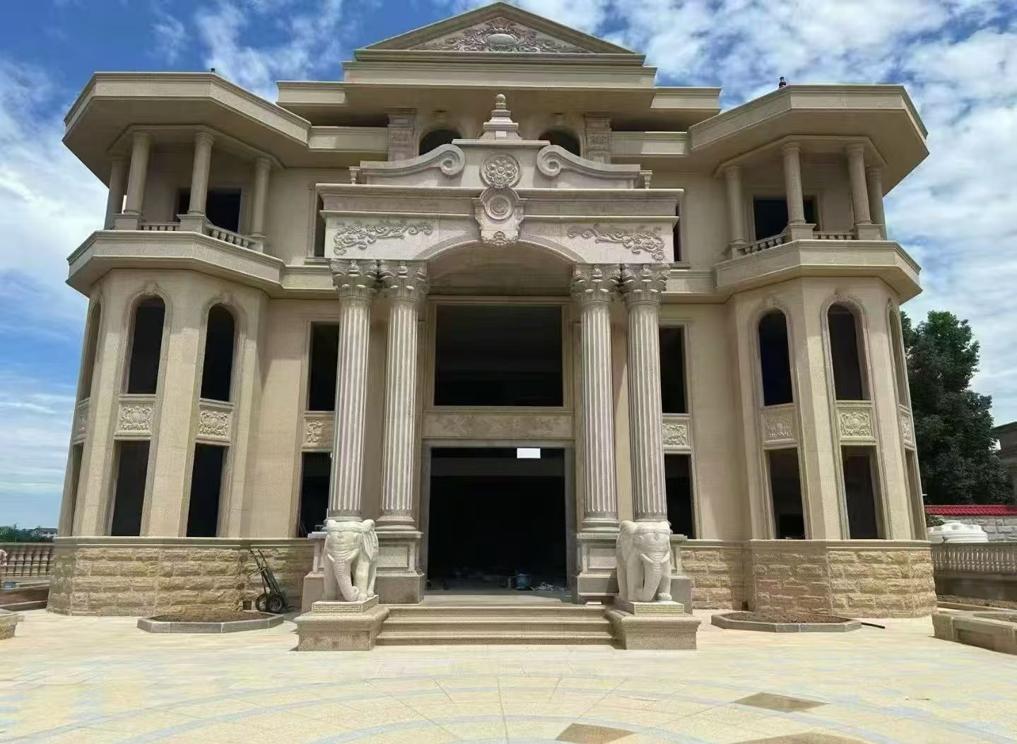 乌鲁木齐 黄金麻别墅外墙干挂，大柱，大象，蘑菇石，雕花板