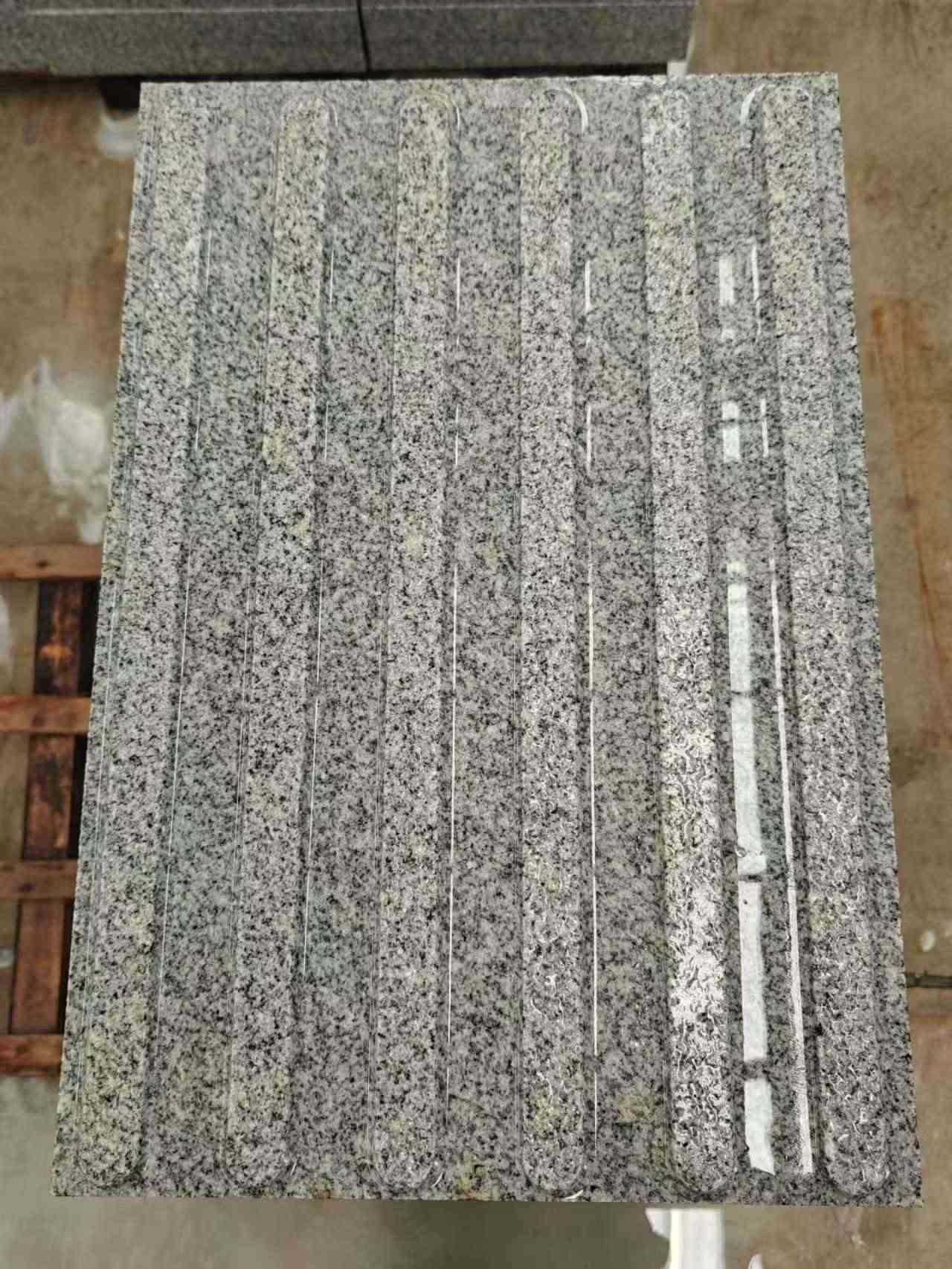 乌鲁木齐 芝麻白花岗岩荔枝面雕刻盲道，盲条