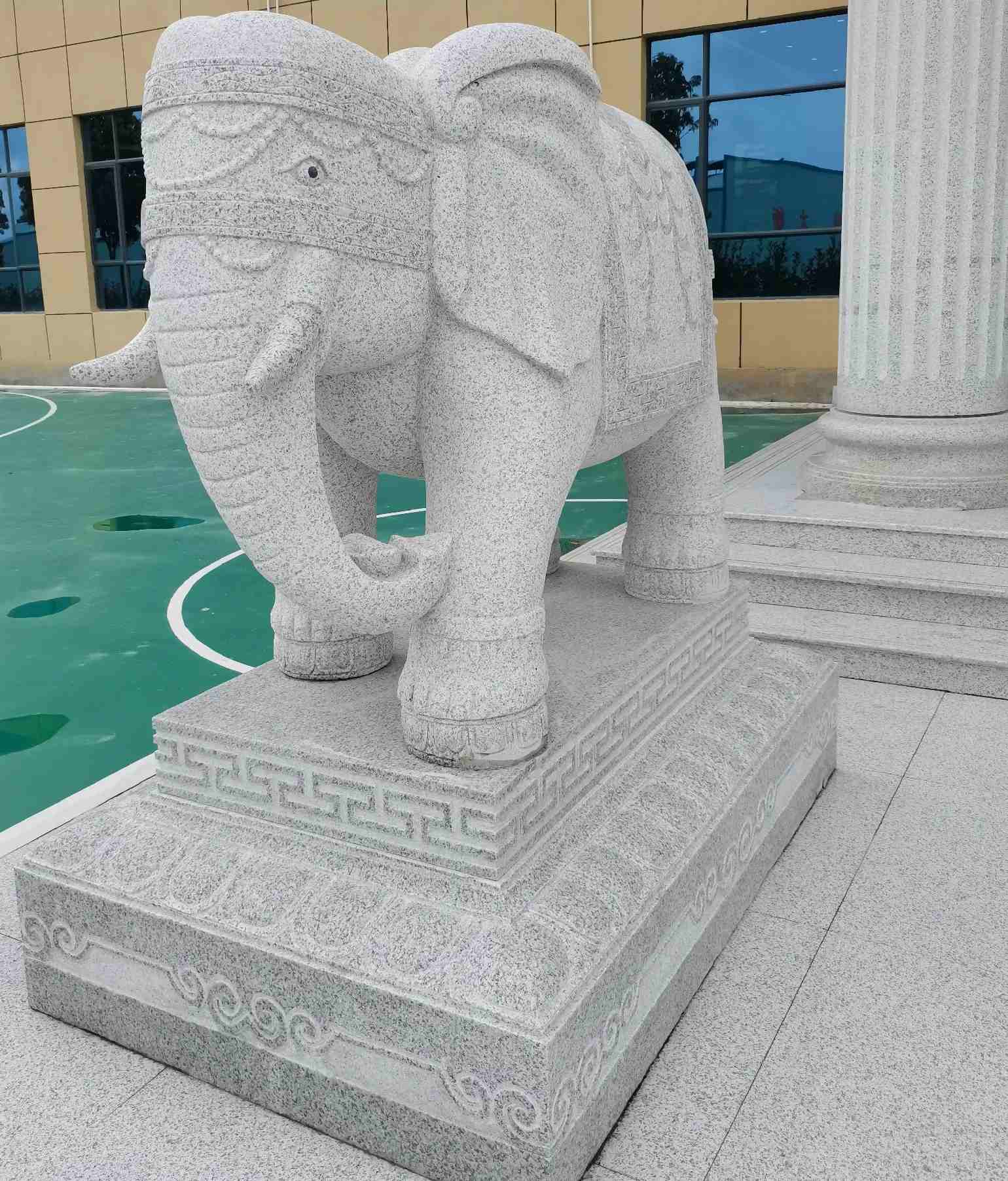 乌鲁木齐 白麻花岗岩动物异形石雕-大象