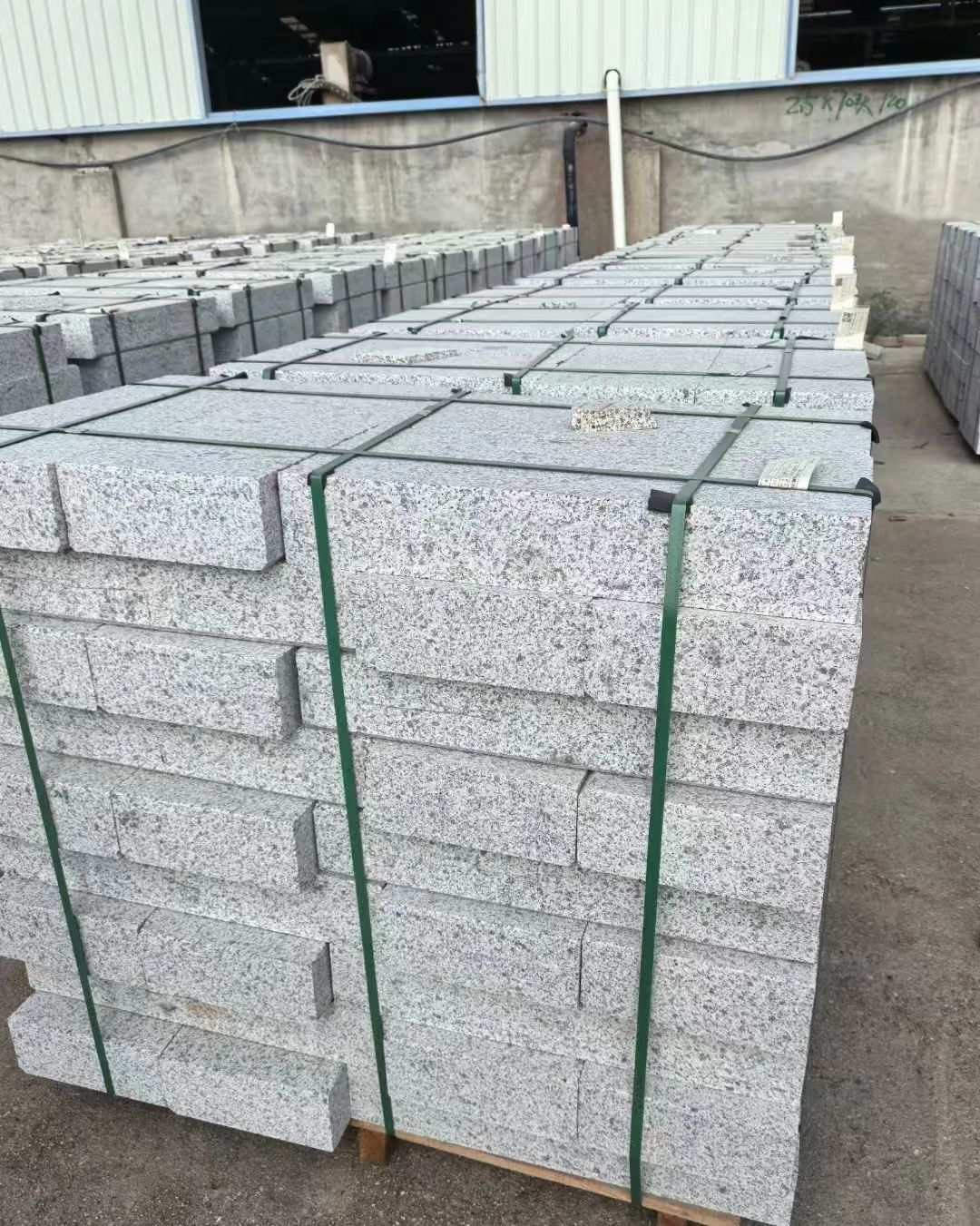 乌鲁木齐 白麻花岗岩路沿石，弧形路沿石，道牙石，马路牙子，界石，路缘石，平沿石，直岩石，平缘石等