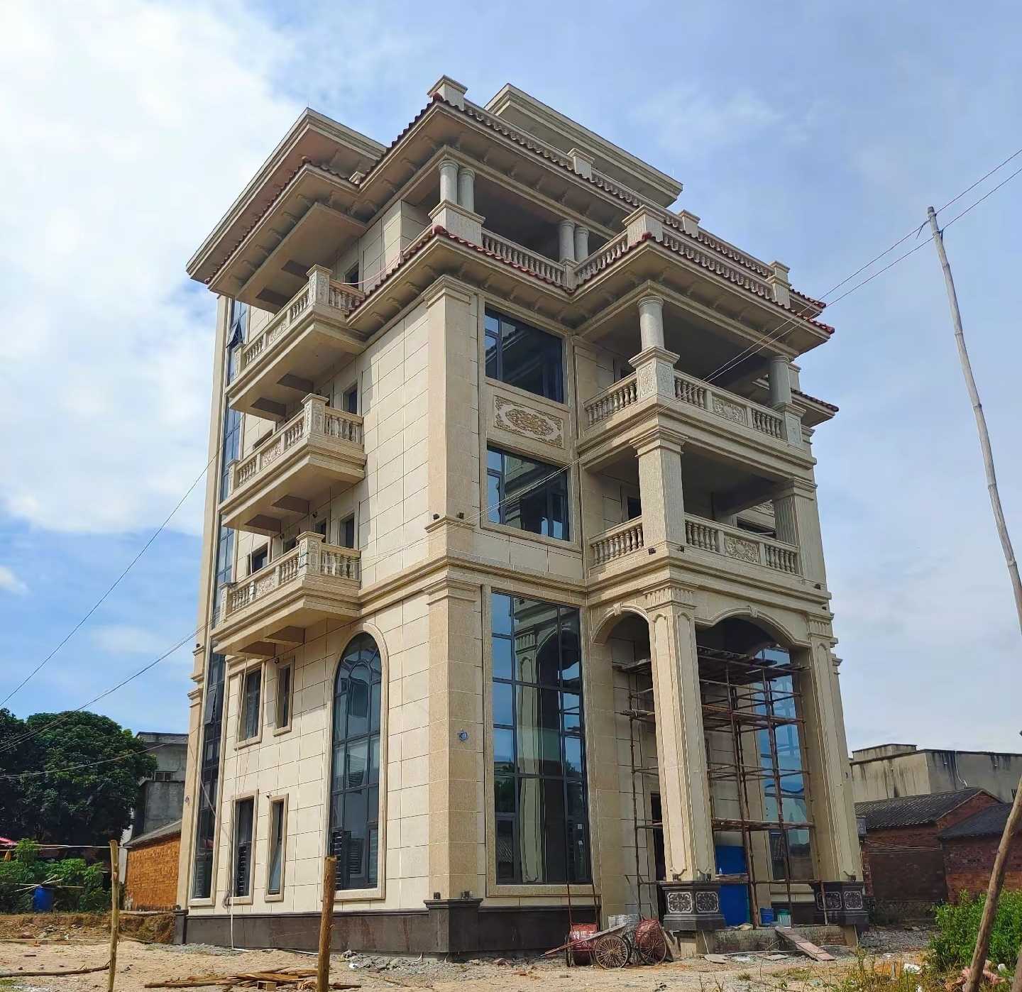 乌鲁木齐 黄金麻花岗岩石材别墅外墙干挂搭配（雕花栏杆花瓶柱门楼罗马柱）