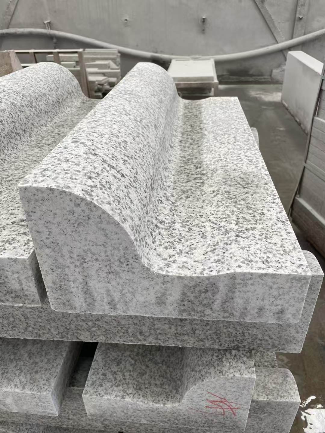 乌鲁木齐 白麻花岗岩S型路沿石，路侧石，马路牙子等